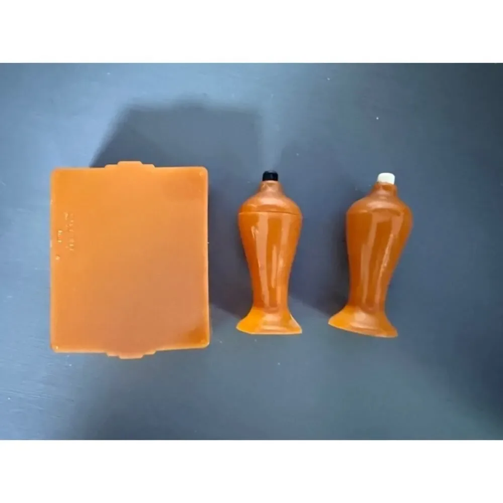 Vitnage Mid Century Modern Art Deco Carvanite Salt and Pepper Shakers Amber MCM